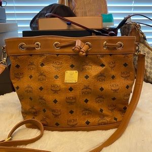 MCM bucket bag in cognac design